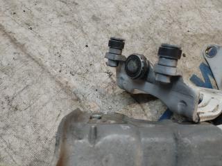 Ролик раздвижной двери левый задний TOYOTA ISIS ZNM10G, ZNM10W, ANM10G, ANM10W, ANM15G, ANM15W 3 ракурс
