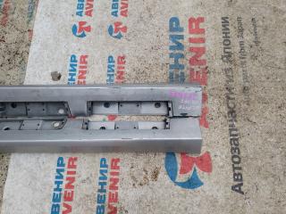 Порог левый SUBARU TREZIA NCP120, NCP125, NSP120 2 ракурс Порог левый SUBARU TREZIA NCP120, NCP125, NSP120 2 ракурс