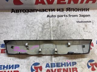 Накладка 5-й двери HONDA STREAM RN6 2 ракурс