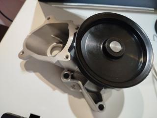 Помпа BMW новая Помпа BMW