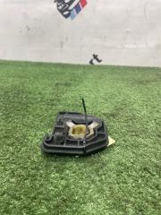 Запчасть кронштейн радиатора передний правый BMW 320iX 29.05.2013