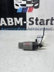 Фото запчасти насос омывателя BMW 530i 2006 контрактная запчасть Запчасть насос омывателя BMW 530i 2006