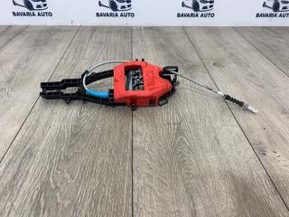 Фото запчасти кронштейн ручки двери передний правый BMW 3 05.03.2012 контрактная запчасть Запчасть кронштейн ручки двери передний правый BMW 3 05.03.2012