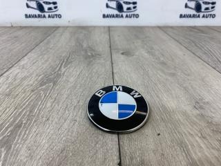 Фото запчасти эмблема задняя BMW 3 05.11.2011 контрактная запчасть Запчасть эмблема задняя BMW 3 05.11.2011
