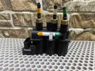 Блок клапанов пневмоподвески передний Land Rover Range Rover Sport 2016