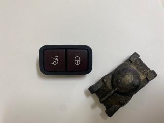 Запчасть кнопка открывания багажника Mercedes-Benz E-Class 2017