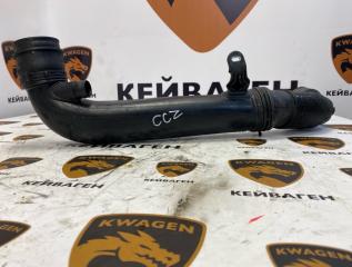 Запчасть патрубок воздушного фильтра Volkswagen Passat 2013