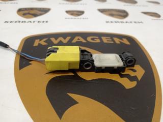 Запчасть датчик удара передний правый Porsche Cayenne 2008