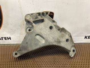 Кронштейн двигателя правый Volkswagen Passat 2010