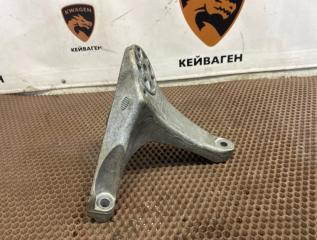 Кронштейн двигателя правый Audi Q7 2011