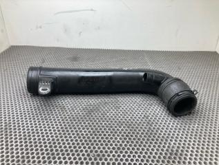 Запчасть патрубок воздушного фильтра Volkswagen Passat 2010