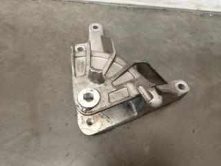 Кронштейн двигателя Opel Astra 2012