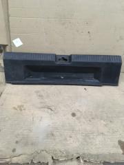 Запчасть накладка замка багажника Volkswagen polo 2011