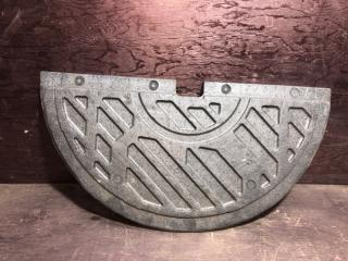 Запчасть крышка запасного колеса Mitsubishi Colt 2006