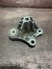 Фото запчасти кронштейн опоры мкпп Ford Focus 2007 Б/У запчасть Запчасть кронштейн опоры мкпп Ford Focus 2007