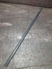 Запчасть молдинг водослива задний левый Volkswagen Passat 1988