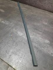 Запчасть молдинг водослива задний правый Volkswagen Passat 1988