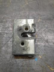 Запчасть замок двери задний левый Volkswagen Passat 1988