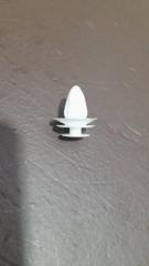 Запчасть клипса обшивки Mitsubishi Lancer 9