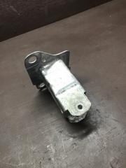 Запчасть кронштейн усилителя бампера передний левый Renault Megane 2005