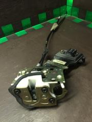 Запчасть замок двери задний левый Mazda Demio 2002