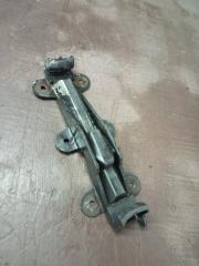 Запчасть кронштейн бампера Audi 100 1993