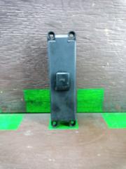 Запчасть кнопка стеклоподъемника передняя правая Nissan Maxima 1995