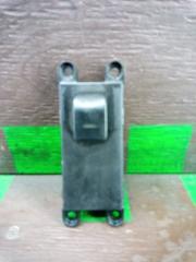 Запчасть кнопка стеклоподъемника задняя правая Nissan Maxima 1995