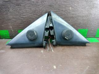 Запчасть накладка крепления зеркала передняя Nissan Maxima 1995