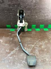 Запчасть педаль тормоза Nissan Maxima 1995