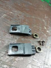 Запчасть кронштейн фары передний правый Volkswagen Golf 1999