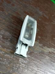 Запчасть плафон подсветки салона передний Volkswagen Jetta 2010