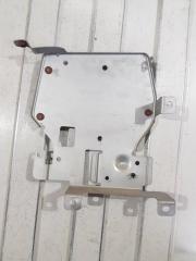 Запчасть кронштейн Land Rover Freelander 2010