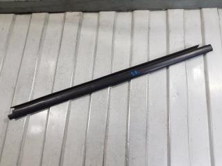 Запчасть накладка стекла заднего правого (бархотка) Renault Sandero 2011