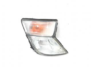 Запчасть габарит правый Nissan Safari 2001