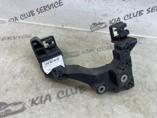 Кронштейн телевизора передний правый KIA CEED 2012