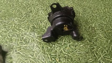 Подушка двигателя левая HONDA STEPWGN RF2 B20B 2 ракурс