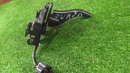 Замок капота TOYOTA NOAH ZWR90W 2 ракурс