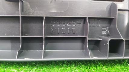 Пластик салона TOYOTA NOAH ZWR90W 58625-V1010 5 ракурс