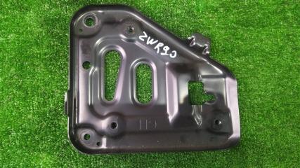 Крепление аккумулятора переднее TOYOTA NOAH ZWR90W 74404-V1020 2 ракурс