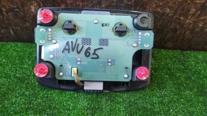 Светильник салона TOYOTA HARRIER AVU65 4 ракурс