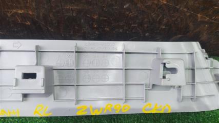 Пластик салона левый задний TOYOTA NOAH ZWR90W 62452-V1010 5 ракурс
