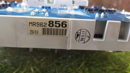 Спидометр MITSUBISHI DION CR6W 4G94 MR962856 3 ракурс
