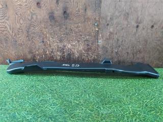 Воздуховод левый Q8 4MN