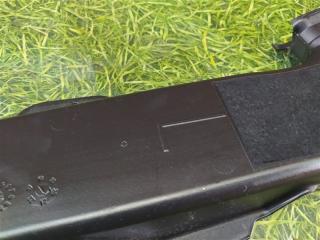 Воздуховод левый Q8 4MN