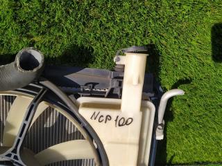 Радиатор основной TOYOTA RACTIS NCP100 1NZ-FE 4221333572 2 ракурс