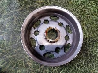 Шкив коленвала TOYOTA PASSO KGC30 1KR-FE 3 ракурс
