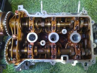 Головка блока цилиндров TOYOTA PASSO KGC30 1KR-FE 3 ракурс
