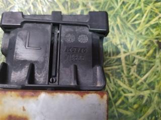 Форсунка омывателя левая TOYOTA OYOTA AQUA NHP10 1NZ-FXE 2 ракурс