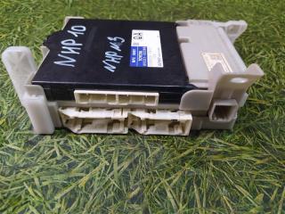 Блок предохранителей TOYOTA AQUA NHP10 1NZ-FXE 89221-52390 4 ракурс